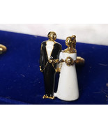 Gold Tone, Enameled Bride &amp; Groom Cufflinks - $487.63 MXN