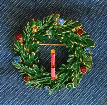 Festive Rhinestone Enamel Gold-tone Christmas Wreath Brooch 1960s vintag... - £11.95 GBP