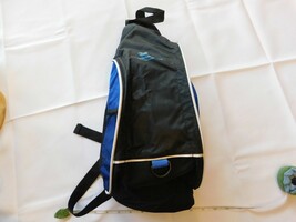 Disney&#39;s Vero Beach Resort O/S Sling Backpack Daypack Black Blue Pre-owned - £14.14 GBP