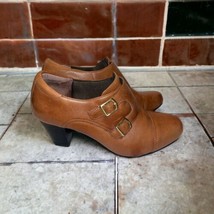 Clarks Ankle Bootie Women 10M Leather Brown Gold Buckles Slip on Shoes  EUC - £24.53 GBP