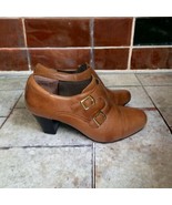 Clarks Ankle Bootie Women 10M Leather Brown Gold Buckles Slip on Shoes  EUC - £24.13 GBP