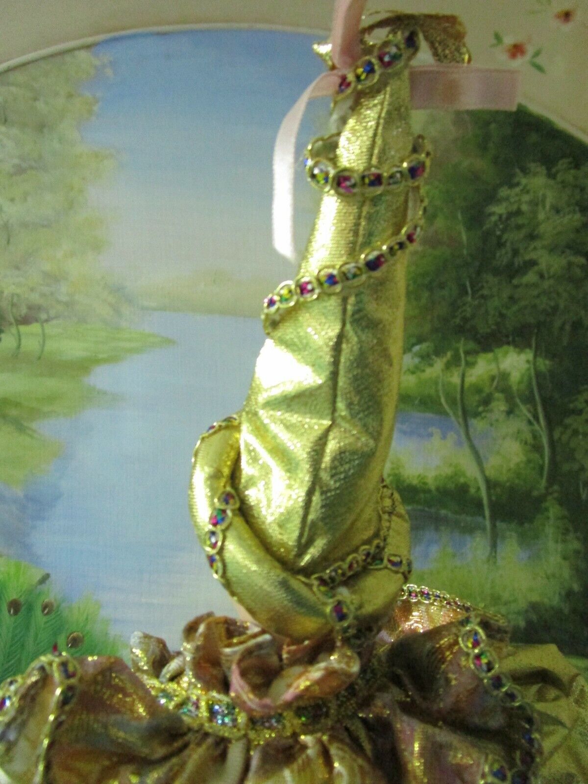 GOLDEN HARLEQUIN SILK STONES RIBBONS BONNET 19" Item image 6
