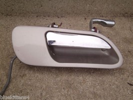 1998 2002  CONTINENTAL RIGHT FRONT DOOR HANDLE PAR GOLD OEM USED ORIG LI... - $1,583.46 MXN