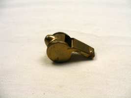 Vintage Brass Whistle 5-east - $275.49 MXN