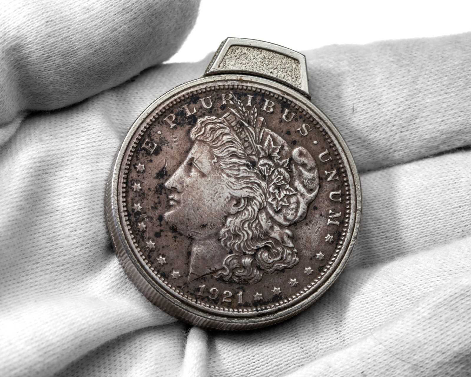 1921 Morgan Dollar Lighter With 2 Genuine Morgan Silver Dollar Coins-
show or... Item image 3
