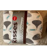 NWT HERSHEY’S KISSES GIANT PLUSH BLANKET KING SIZE 90 SQ FT FAMILY SIZED - $1,653.64 MXN