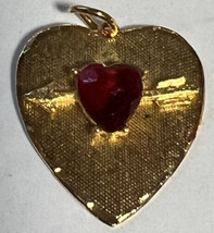 Pendant Omoo Heart Shaped Red Rhinestones Arrow Through Stone 1 Inch Gold Tone - £2.36 GBP