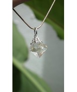 Uv reactive crystal pendant // Petroleum quartz // Terminated quartz - $555.99 MXN