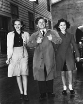 Judy Garland and Mickey Rooney classic candid smiling arm in arm 1940&#39;s ... - £54.85 GBP