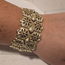 Vintage Signed CORO Flowers Gold Tone Wide Links Bracelet - $456.10 MXN