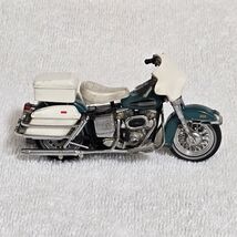 Franklin Mint Harley Davidson 1:24 Scale B11WC24 Motorcycle 1976 Electra... - $55.38 CAD