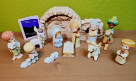 Vintage 1980&#39;s Hallmark Mary Hamilton 12-Pc Bisque Nativity Set Including Stable - £190.74 GBP