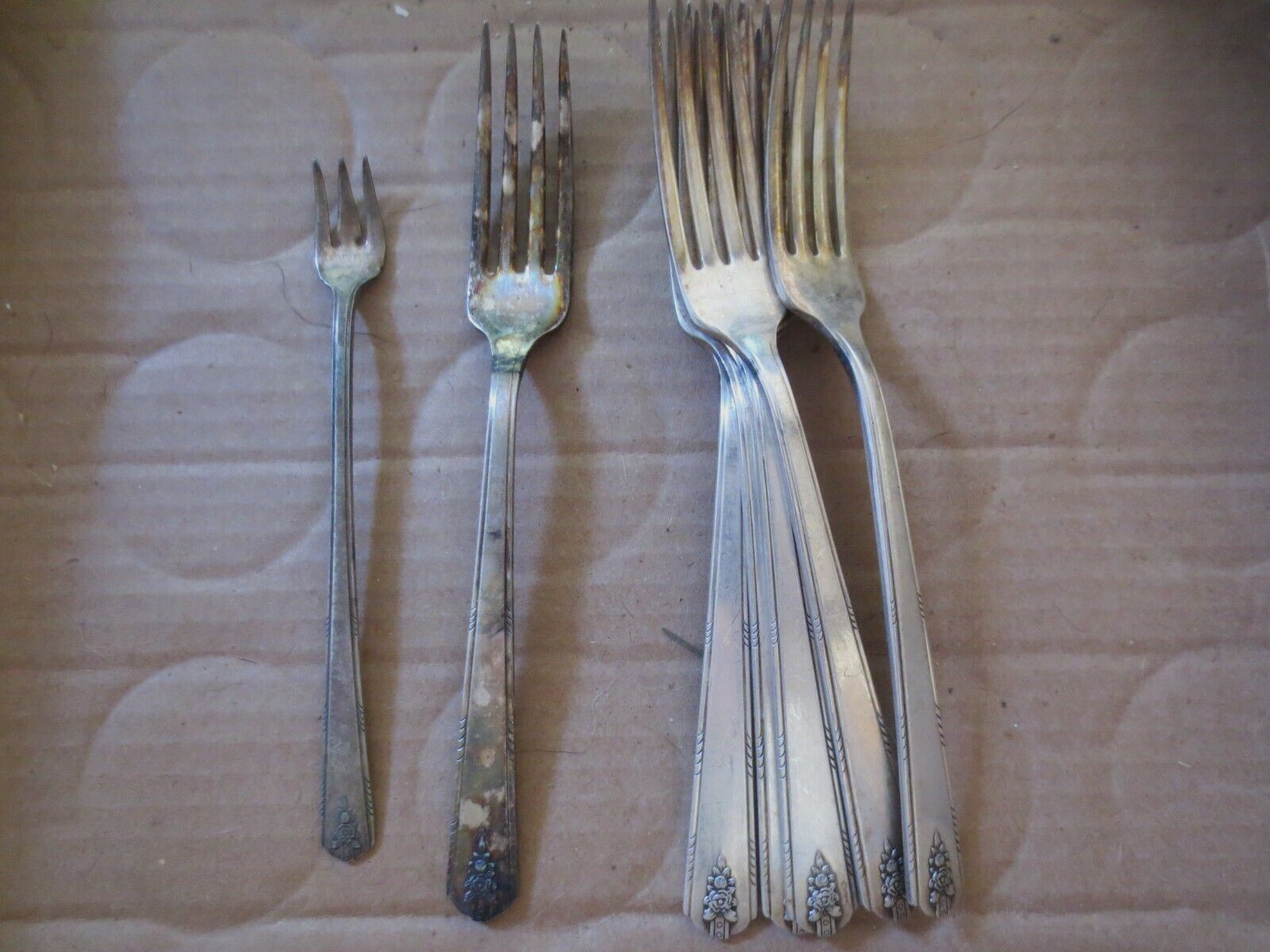 Oneida Community Par Plate LINDA Silverplate Dinner Forks lot of 6 + Oli... - $12.19