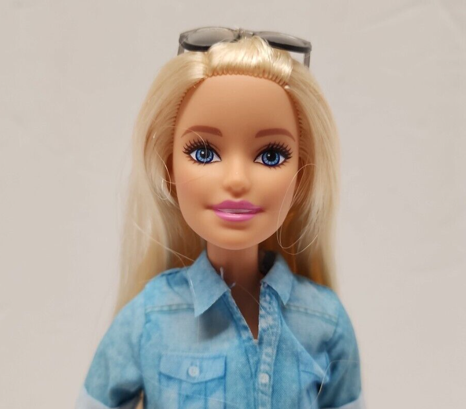 Primary image for 2018 Mattel Barbie Dreamhouse Adventures - Barbie with Accessories - FWV25