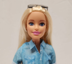 2018 Mattel Barbie Dreamhouse Adventures - Barbie with Accessories - FWV25 - £9.94 GBP