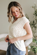 Beige Notched V Neck Short Sleeve Sweater - $260.58 MXN
