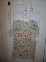 Ladies Lularoe Perfect Tee XSmall w Paparazzi Necklace&amp;2 Pair Earrings - £17.24 GBP