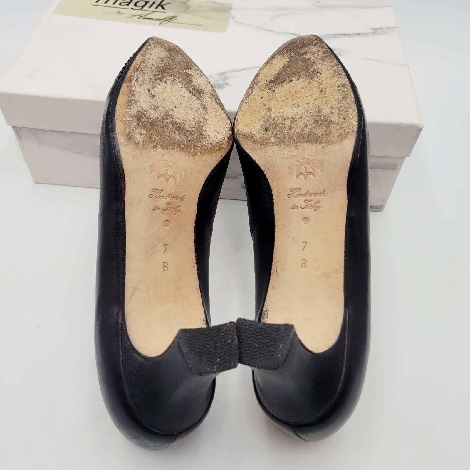 Amalfi by Rangoni Women Black Leather Pumps Heel 7.5 Narrow Career Woven Cap Toe Item image 9