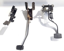 Set Of Manual Pedals 7.3L RWD OEM 2000 Ford F25090 Day Warranty! Fast Sh... - $89.83