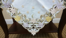 Embroidered Daisy Floral Cutwork 42X42&quot;&quot; Tablecloth Square End Side Coff... - $46.00