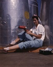 Female war worker eats lunch at Douglas Aircraft Company 1942 Photo Print - £7.04 GBP+