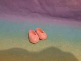 Mattel Barbie&#39;s Little Sister Kelly Replacement Peach Shoes - £3.10 GBP