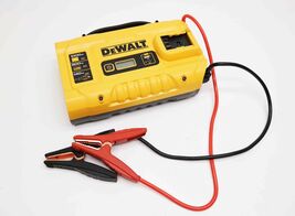 DEWALT DXAEPIP3W 3-Way 1000-Watt Power Inverter XR 5 AH Lithium-Ion Battery image 2