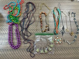 Estate Jewelry Costume Jewelry Vintage Junk Drawer Lot One Pound - £22.49 GBP