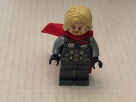 Official LEGO Marvel Comics Thor MiniFigure - $217.28 MXN