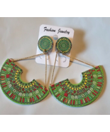 Wooden Boho Vintage Look Large Earrings Fan Shape Dangle Studs Green Red - $212.95 MXN
