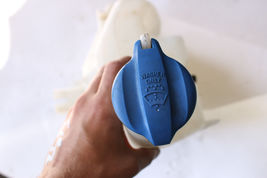 2009-14 HYUNDAI GENESIS SEDAN WINDSHIELD WASHER FLUID RESERVOIR TANK &PUMP K1813 image 8