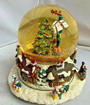 Christopher Radko 9x9 Disney Snow Globe Santa Claus Is Coming To Town Sleigh Euc - £176.17 GBP