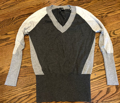 White House Black Market V-Neck Tunic Sweater Gray Colorblock Size Small - £22.41 GBP