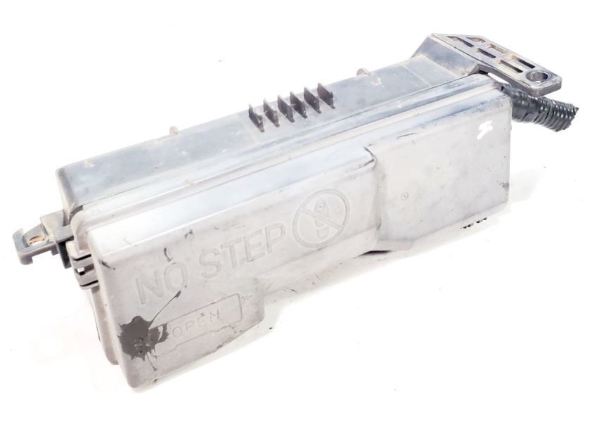 2005 NPR ISUZU OEM Gas Fuse Box 6.0L - $222.75