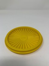 Vintage Tupperware Yellow  #812-35 Servalier 5&quot; Round Storage Replacement Lid - £3.91 GBP