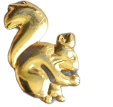 Squirrel  Pin Badge - $79.38 MXN