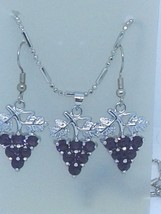 Necklace Earrings Set Purple Crystal Grape Cluster Leaves Vines 1&quot; Long Silver - £11.73 GBP