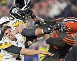 Myles Garrett &amp; Mason Rudolph 8X10 Photo Cleveland Browns Pittsburgh Steelers - $4.94