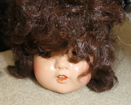 Vintage 1920s Composition Sleepy Eyes Girl Doll Head with Wig 4 1/2&quot; Tall - £22.59 GBP
