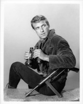 Garrison&#39;s Gorillas TV series vintage 8x10 photo Ron Harper holding binoculars - £15.98 GBP