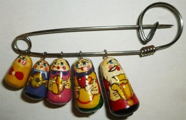 VINTAGE RUSSIAN PIN WOODEN CHARMS GRADUATED HAND PAINTED MATRESHKA DOLL - £20.54 GBP