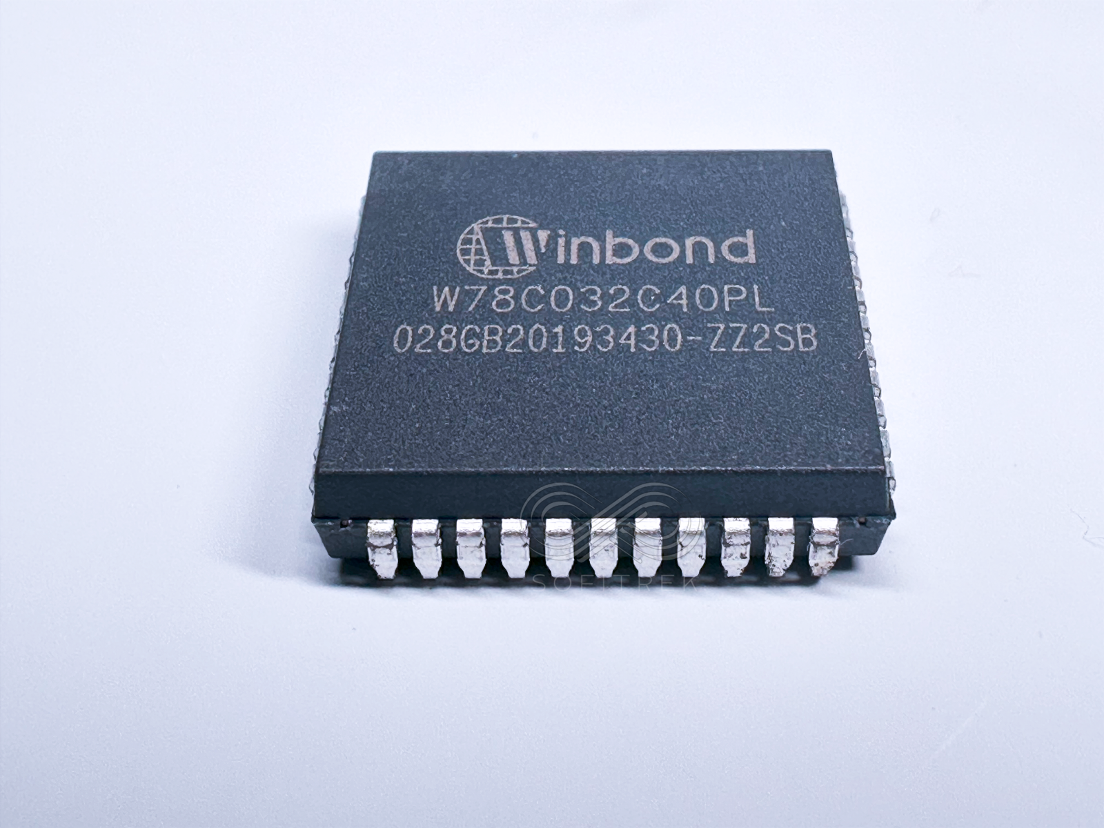 W78C032C40PL WINBOND 8-bit CMOS Microcontroller PLCC-44 40MHz 256B RAM R... - $3.50