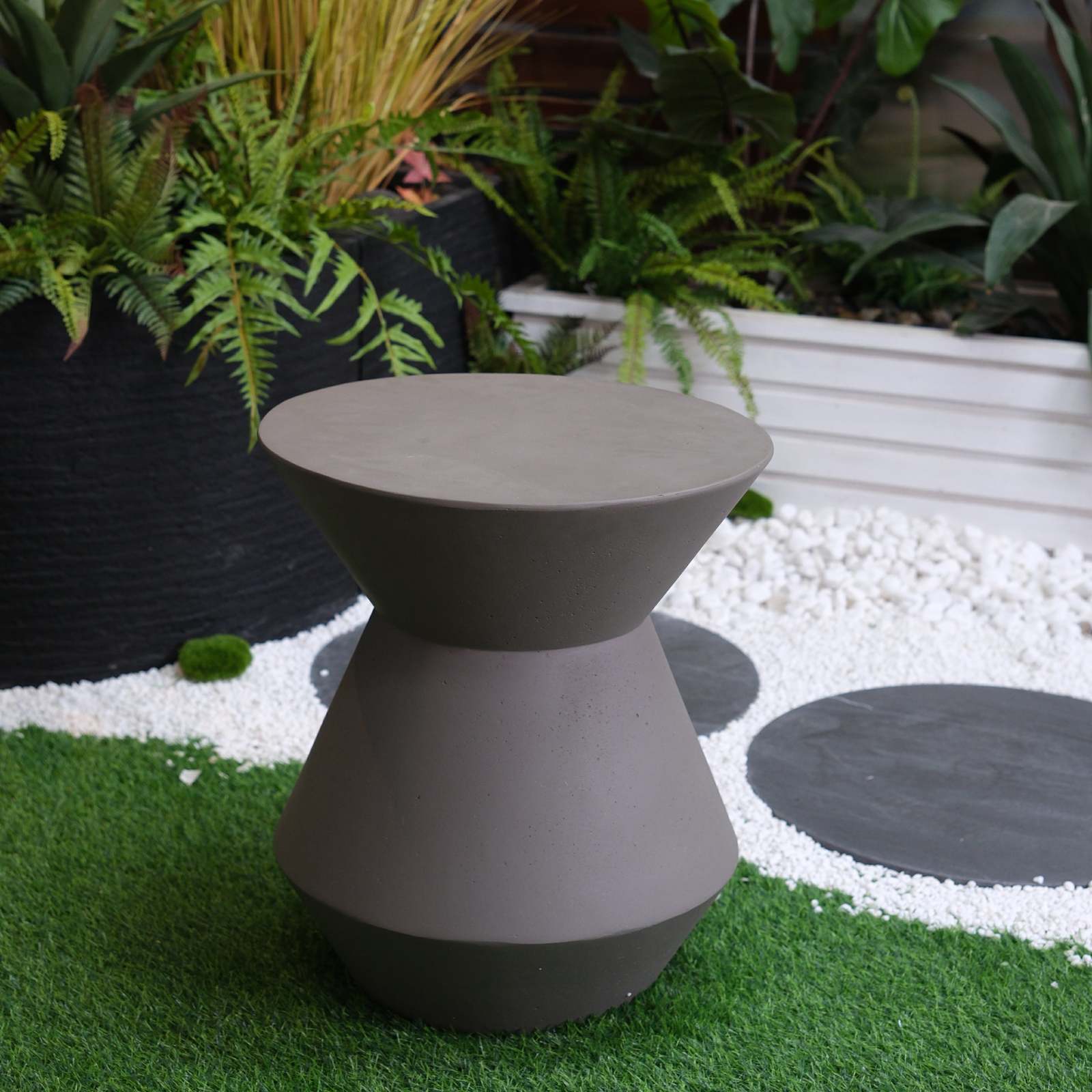 Modern Patio Accent Table: Sturdy & Stylish Item image 3