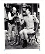 *DOWN AN ALLEY FILLED WITH CATS (1988) Shirtless Man in Speedo Held at G... - €43,11 EUR