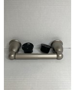 Moen Mason Toilet Paper Roller &amp; Post Satin Nickel - $237.84 MXN