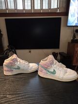 6.5 Youth Womens Size 8 Nike Air Jordan 1 Mid SE (GS) Paint Drip DD1666-100 - $43.95