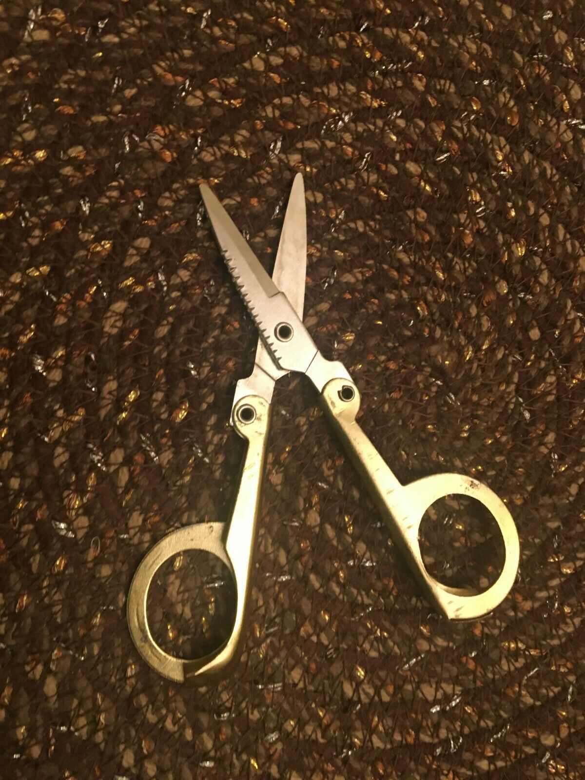 Vintage Folding Scissors made in Hong Kong - $3.96