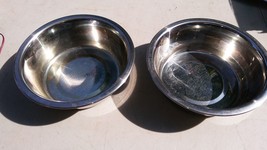 7ZZ34 PAIR OF STAINLESS STEEL DISHES, 8-1/2&quot; X 2-5/8&quot; X 7-1/2&quot;, GOOD CON... - £17.01 GBP