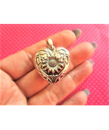 Vintage sunflower heart pendant - $11.88