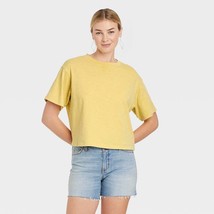 NEW Women&#39;s Short Sleeve Boxy T-Shirt - Universal Thread™ XXL - $11.00